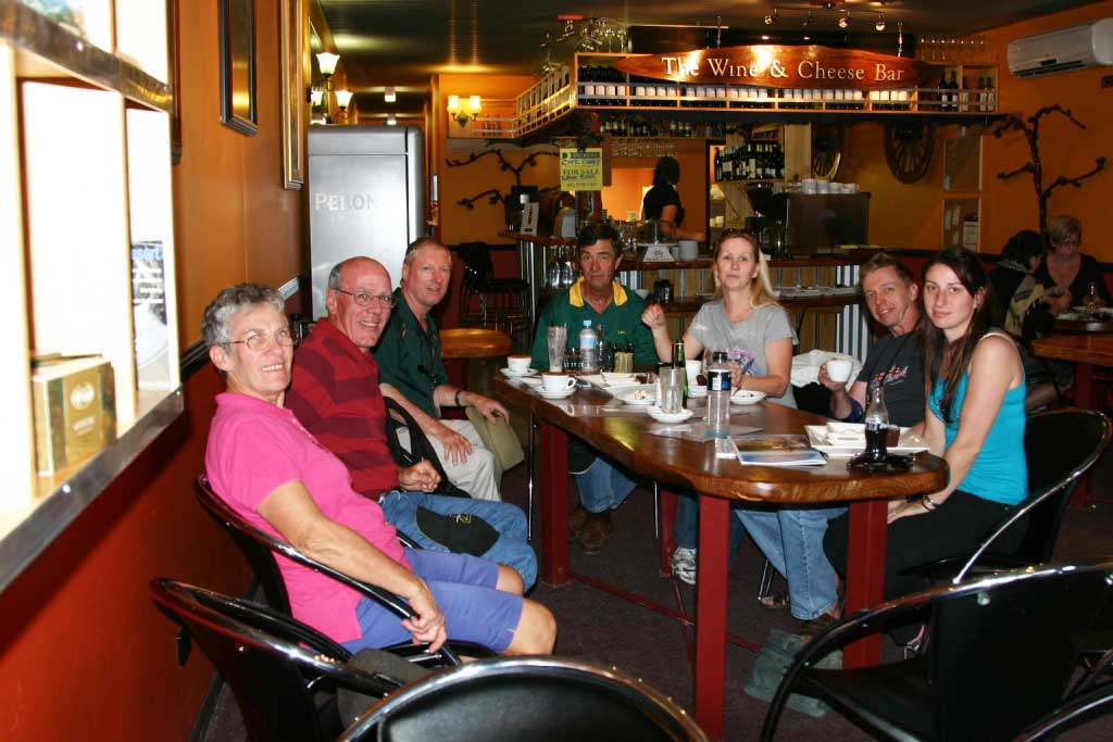 Penny_John_Clive_Giles_Maree_Geoff_and_Georga_taking_a_coffee_at_Bright