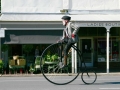 Penny_farthing_man_at_Beechworth_Festival