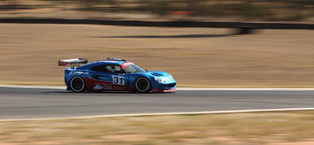 Tim_Mackie_breaking_the_lap_record